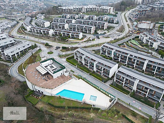 Köy Zekeriyaköy Koru Kiralık Köşe Bahçe 2+1